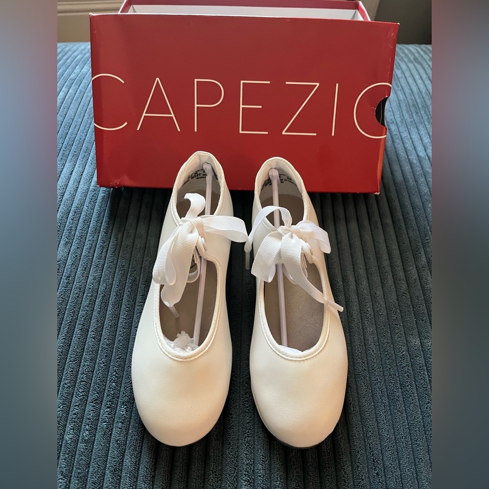 New with Tags Capezio Girl’s Jr Tyette Tap Shoes in White Size 13